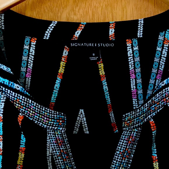 Black/multi-colored lightweight dress w/ inside lining. - Picture 2 of 4